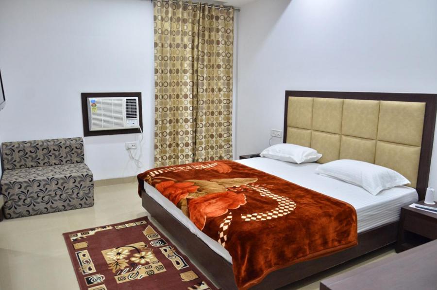 Hotel Popular Амритсар Экстерьер фото