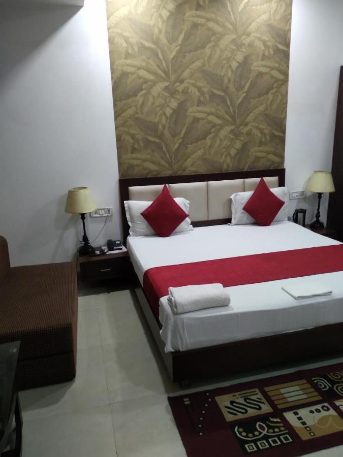 Hotel Popular Амритсар Экстерьер фото