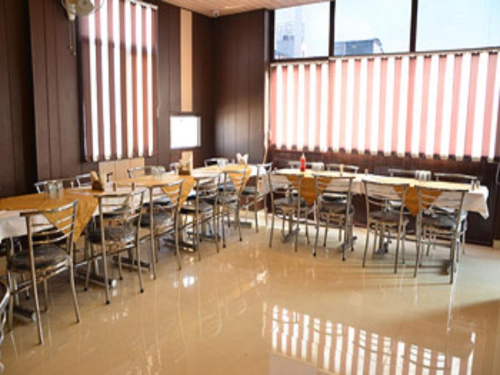 Hotel Popular Амритсар Экстерьер фото